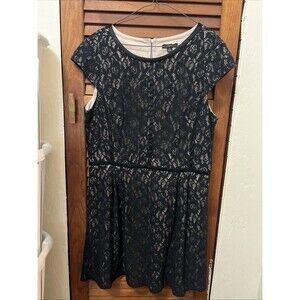 R&K Black Floral Lace Tan Lined Cap Sleeve Dress Size 18 Has Pockets